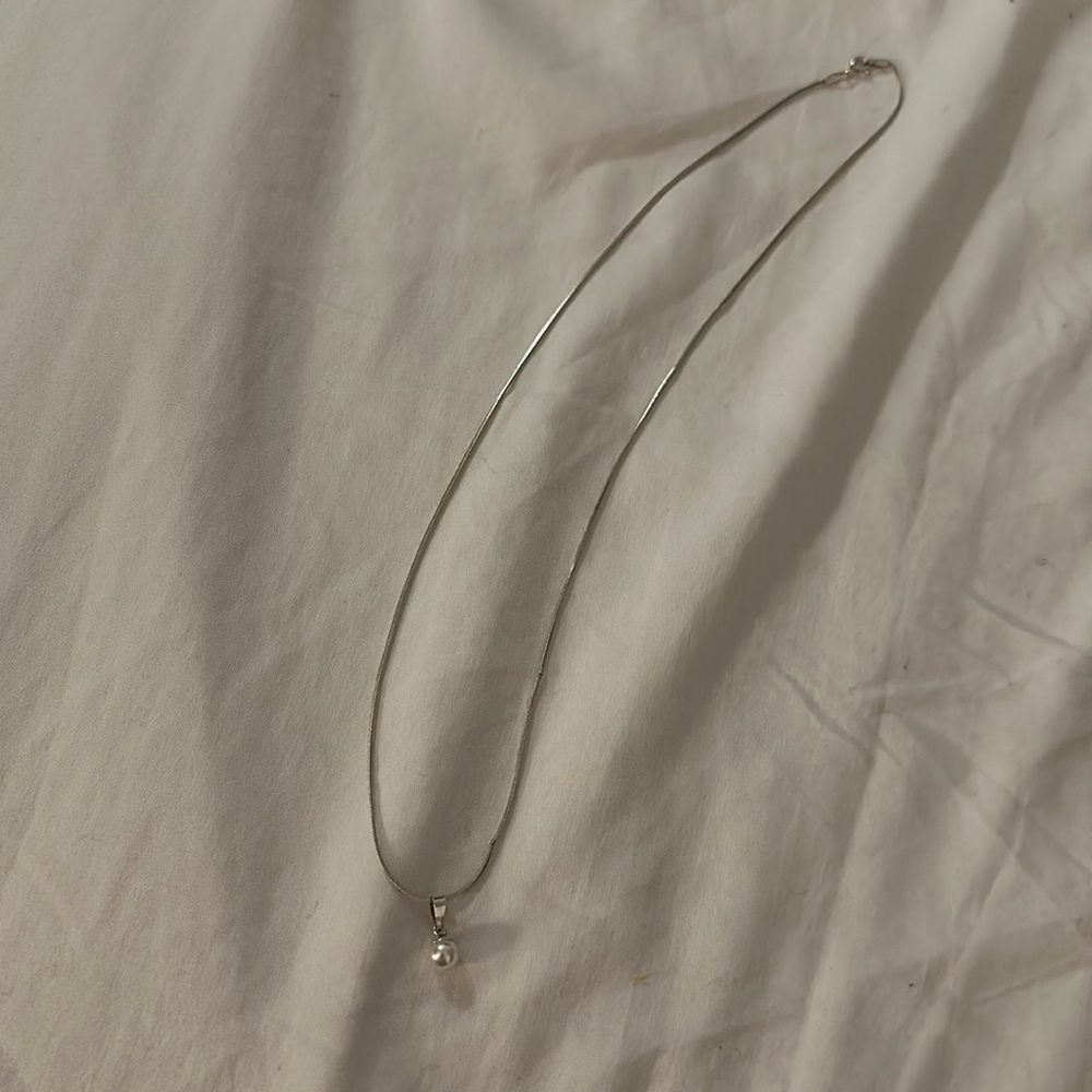 *๐ FREE WITH PURCHASE* Pearl pendant silver chain necklace - Picture 5 of 15